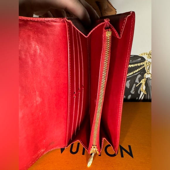 Louis Vuitton Red Vernis Long Wallet with Twist lock and bow - Picture 5 of 10